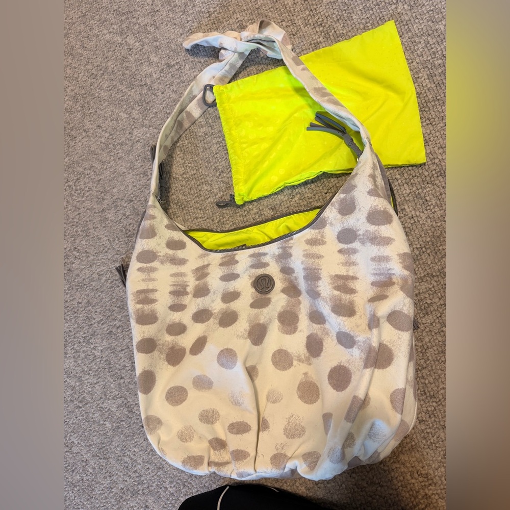 Lululemon Tote / Gym Bag White & Gray Polka Dot Shoulder Bag - 🤩 Excellent cond! - Picture 12 of 14